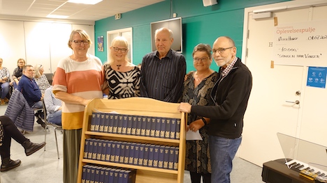 Højskolesangbøger indtager Øster Hurup.