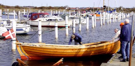 Fire mand og en sjægt