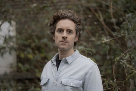 Hadsundforfatter fortæller om sin debutroman på mandag