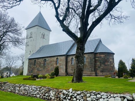 Aarestrup og Haverslev kirker søger gravermedarbejder