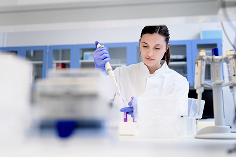 Nyt forskningsprojekt: Kan rødkløver afhjælpe gener efter overgangsalderen?