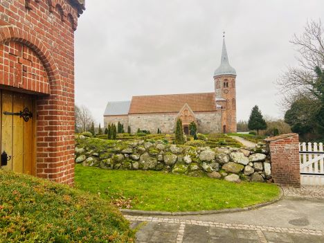 Bisættelsen finder sted fra Astrup Kirke onsdag den 22. december