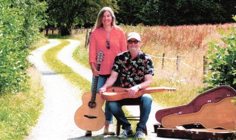 Virtuos guitar og visesang i Øster Hurup Kirke