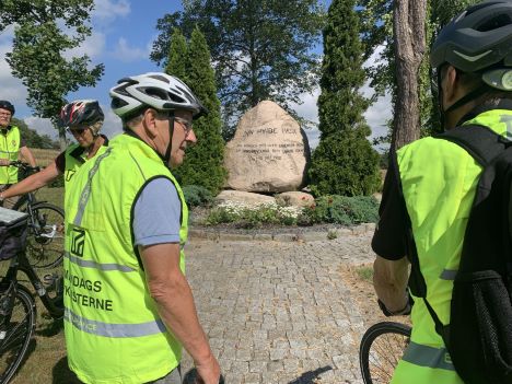 De tog vest på og drog mod øst