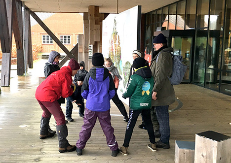 Vejret bliver bare en del af vores leg