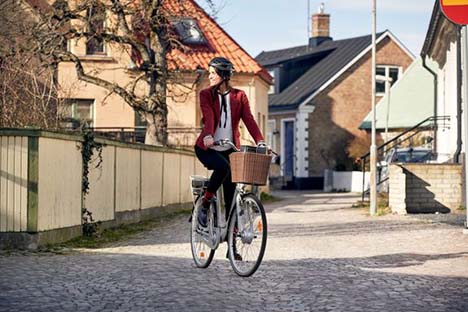 Sommervejret sætter skub i elcykelsalget: Sådan vælger du den rigtige