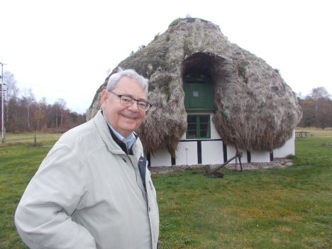 Forfatteren til Midsommermordene signerer bøger hos Meny i Als