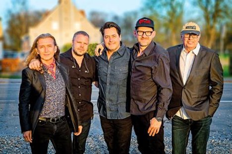 I aften Hardinger Band spiller til årets sidste Fredagskoncert i Øster Hurup