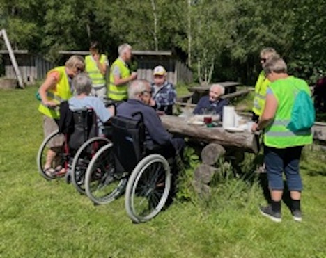 Kørestolsskubning og pandekagebagning hos Ældre Sagen i Arden