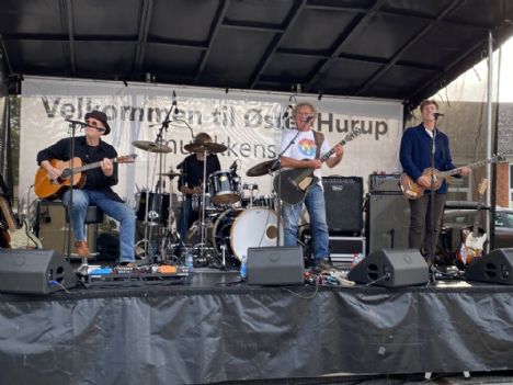 Gæsterne trodsede regnen og hørte alt fra Team Easy On til Rabalderstræde på Bytorvet