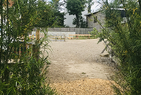 Friskole i Astrup løfter legepladsen for op i mod en kvart million kroner