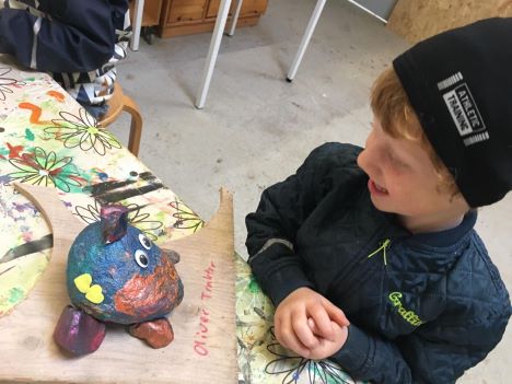 Svaler laver stenkunst