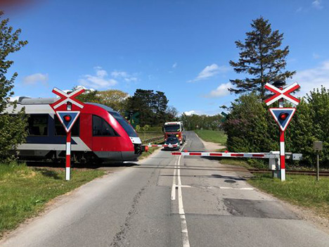 Toget kan ikke nå at stoppe. Men det kan du