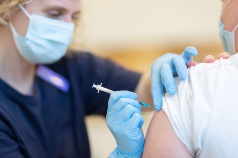 Milepæl i sigte – alle over 50 år inviteret til vaccination