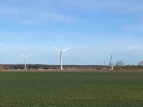 Så er vindmøllerne på vej ned i Veddum