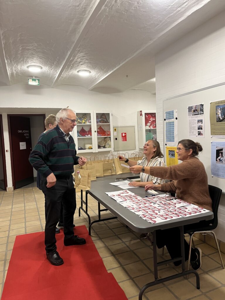 Frivillige bydes velkommen af Jane og Mette fra Frivilligcenteret