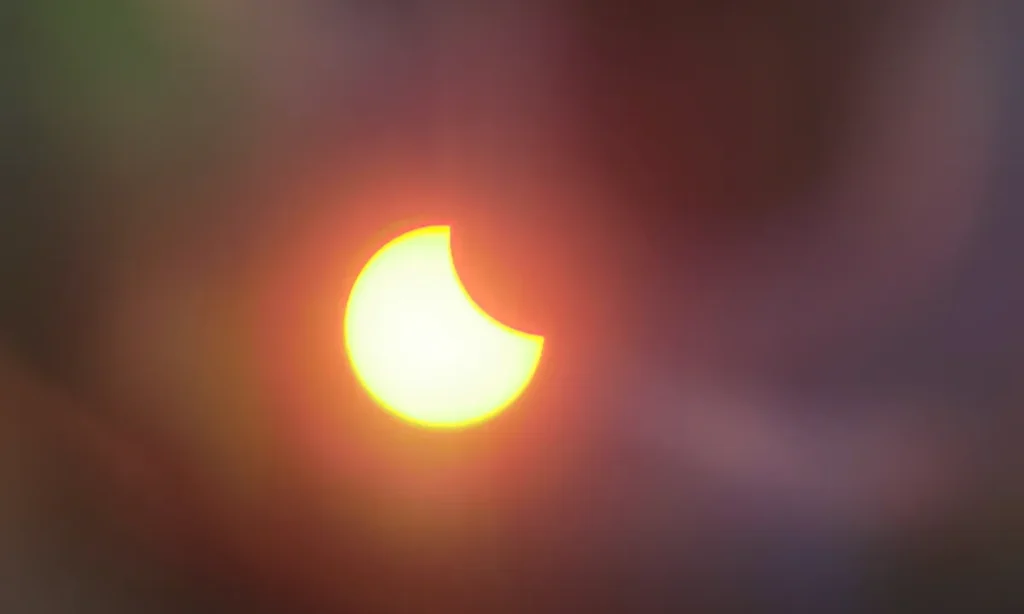 Oplev den delvise solformørkelse: En astronomisk begivenhed du ikke må gå glip af!