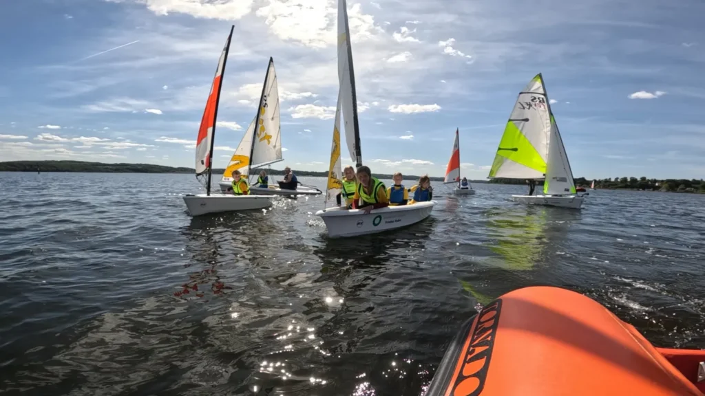 Tour de Mariagerfjord tilbage på vandet med unge sejlere