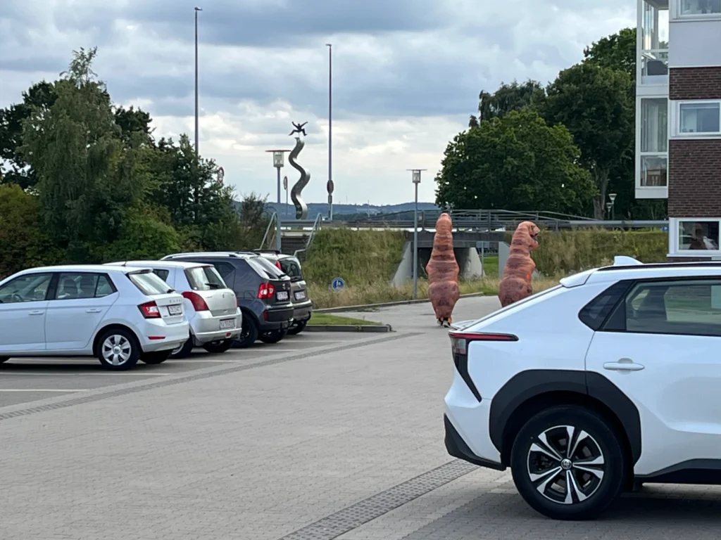 Dino er paa tur i Hadsund