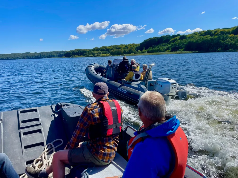 GAeVE MAeND I HURTIGE BAaDE 4