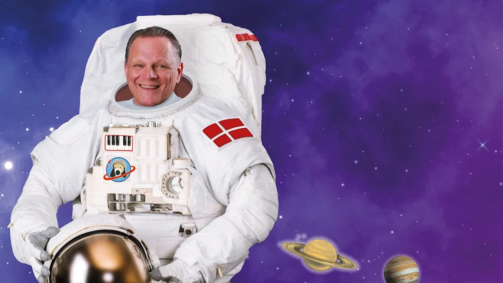 Sigurd Barrett bringer rummet til Randers med ny teaterkoncert