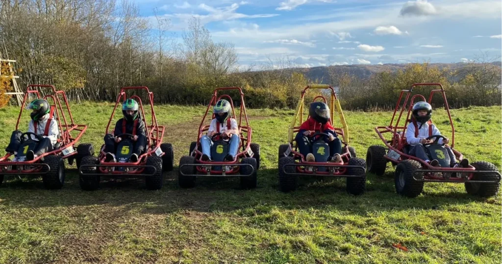 Mariagerfjord Ungdomsskole giver de unge en dag med fart, mudder og fællesskab – Prøv Bo-Cart på fredag