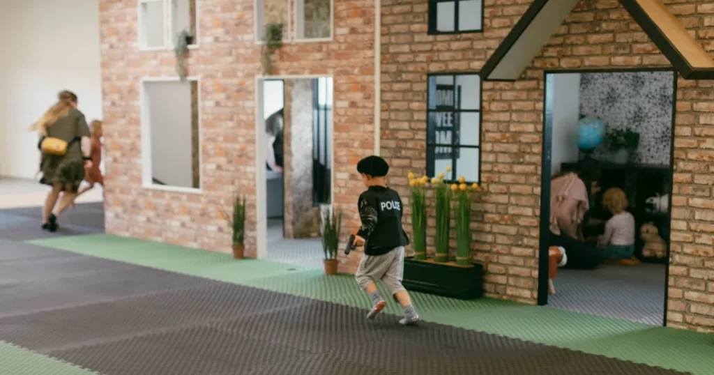 Unikt legeland åbner i Hobro: Hele byen bygget i børnestørrelse – Leg som brandmand, frisør eller mekaniker