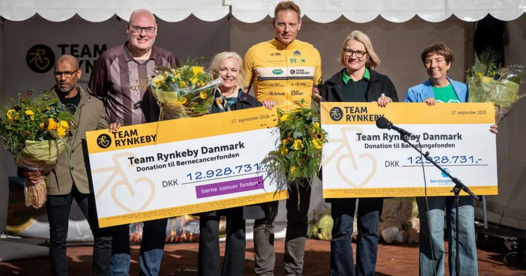 Team Rynkeby laver milliondonation til to fonde – Pengene går til forskning i kræft- og lungesygdomme hos børn