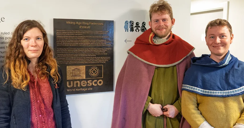 Fyrkat har fejret to år som UNESCO Verdensarv – officielle bronzeplakette afsløret