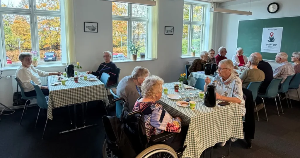 Stor interesse for Åbent Hus hos Ældre Sagen i Hobro: Mødestedet Drop-in bød på kaffe, kage og gode samtaler