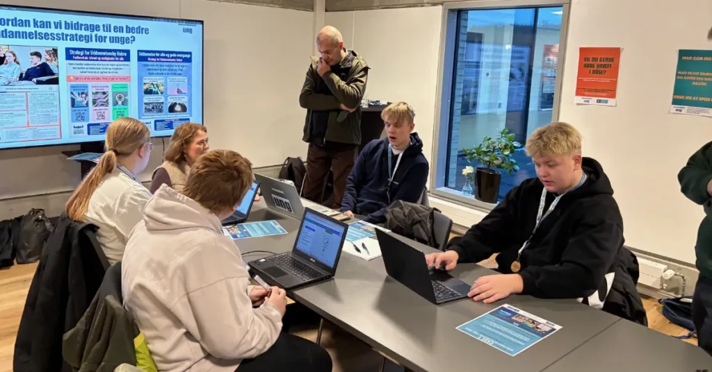 Ungdomsrådets Dag 2025: Unge i Mariagerfjord satte ord og idéer på fremtidens Hobro