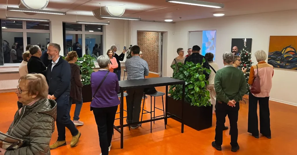 Kunst og julehygge i Hobro: Cemtec bød indenfor til fernisering i erhvervsparken