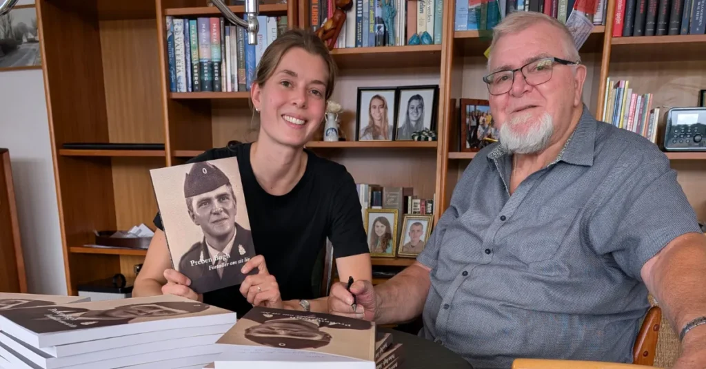 Historiefortælling på tværs af generationer – Emma og morfar Preben gæster Hobro Bibliotek med “Morfars historie”