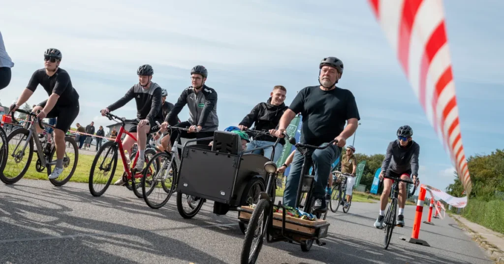 Lokaldysten samler 15.000 danskere: Små byer dyster om kilometer og fællesskab