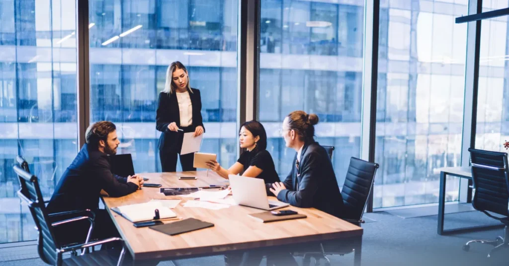 Ny lov kan redde lokale virksomheder: Medarbejdere kan overtage, når ejeren går på pension