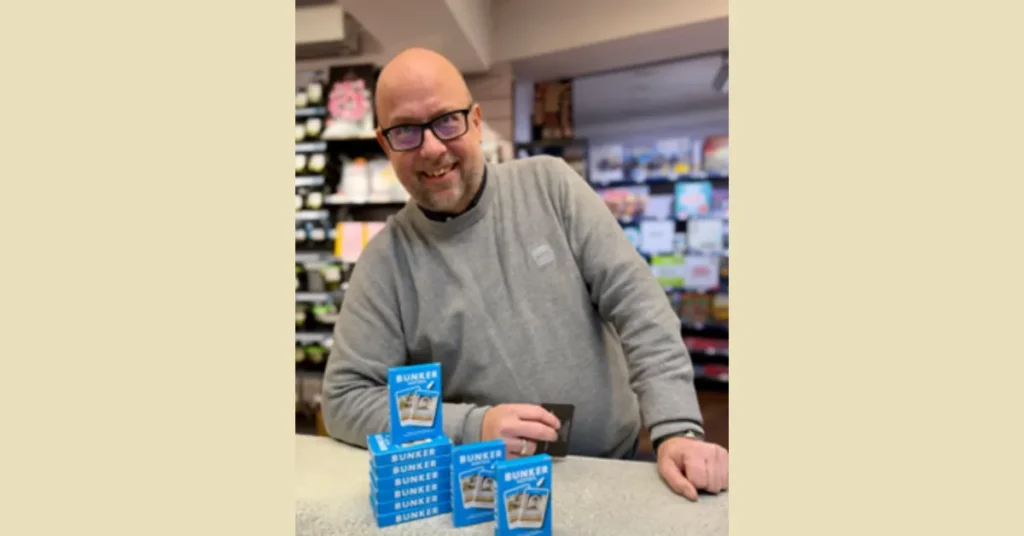 Hadsund først i landet: Nyt bunkerkortspil lander hos Bog & Idé