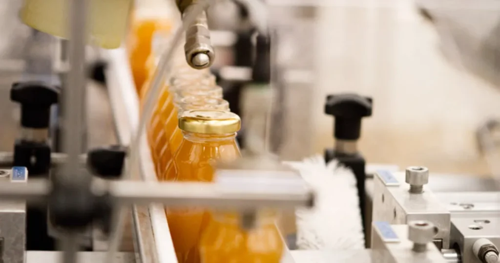 Ny rapport: Mange danske industrivirksomheder bruger genanvendte materialer – men tre barrierer bremser