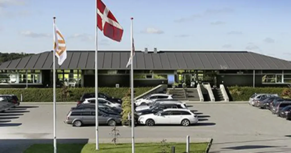 Andreas Hartø gæster Volstrup med foredrag, grin og golfhistorier