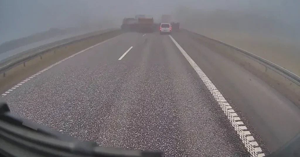 Voldsom kædereaktion i tågen: Video fra mandagens uheld på E45 viser hvor galt det kan gå
