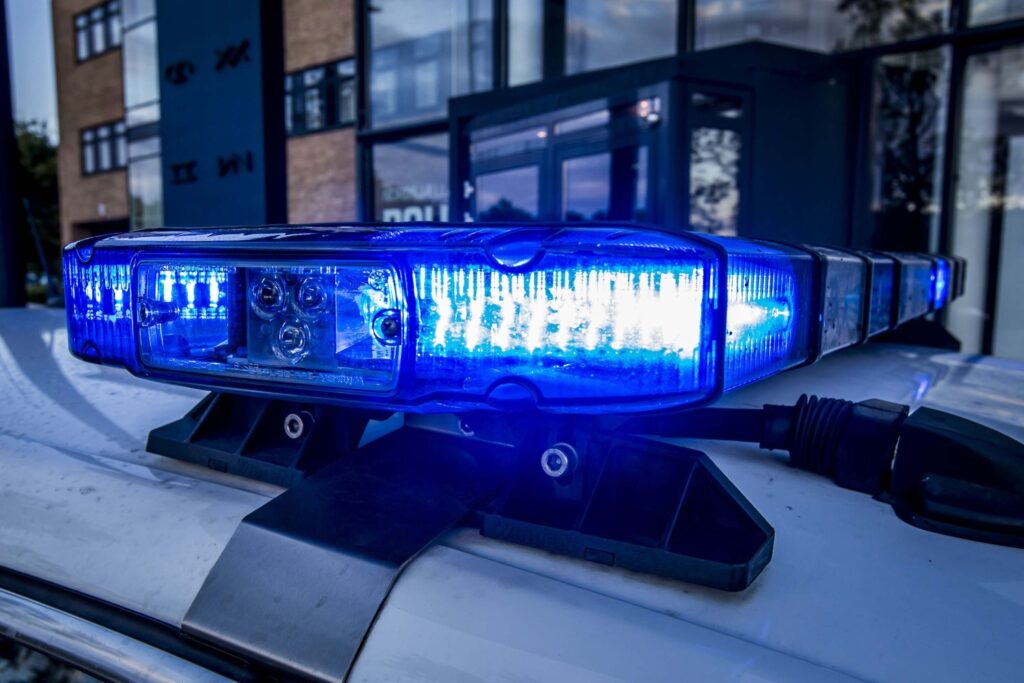 Bilist mistede kontrollen på E45 ved Hobro – endte på mark