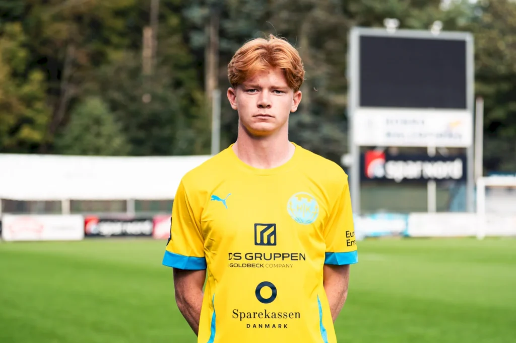 Fra ungdomsspiller til professionel: 17-årigt Hobro-talent får kontrakt til 2029