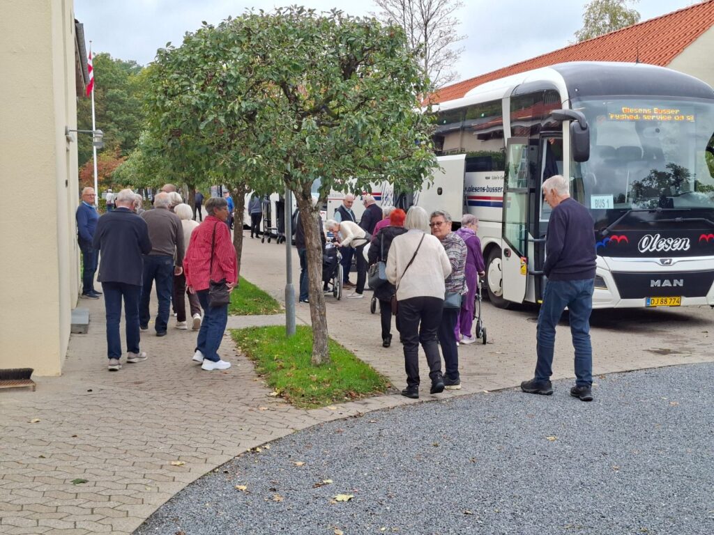 142 deltagere fyldte tre busser: Ældre Sagen Hobro drog på efterårstur