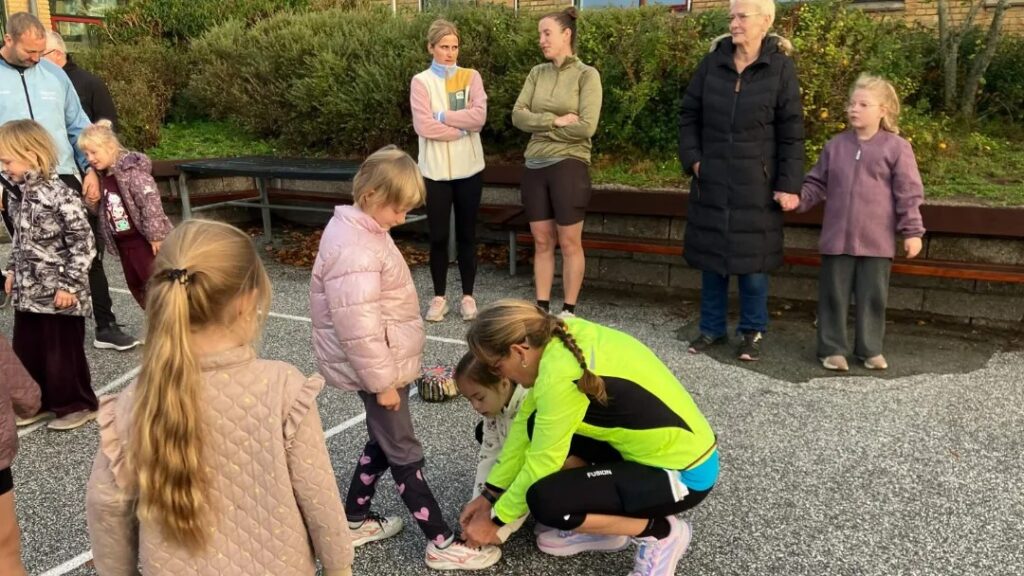 I dag er det Skolernes Motionsdag: Elever i Mariagerfjord snører løbeskoene før efterårsferien