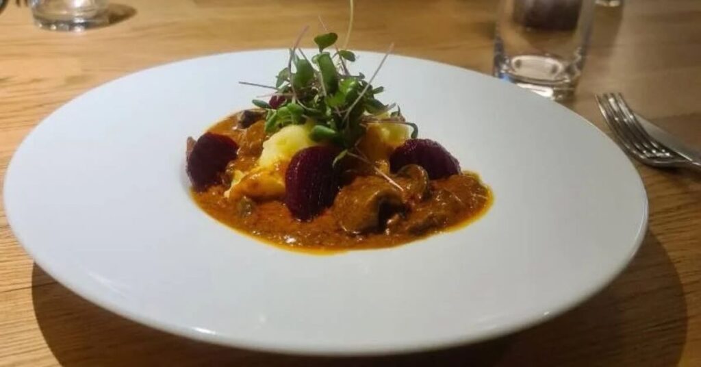 Klassisk onsdag i Hobro: I aften står menuen på hjemmelavet ølgryde hos Restaurant Bies Bryghus